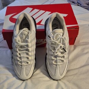 Nike Air Max 95 SE Athletic Sneakers